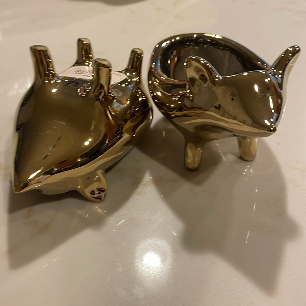 Two Gold Hedgehog Planters - Picture 3 of 4